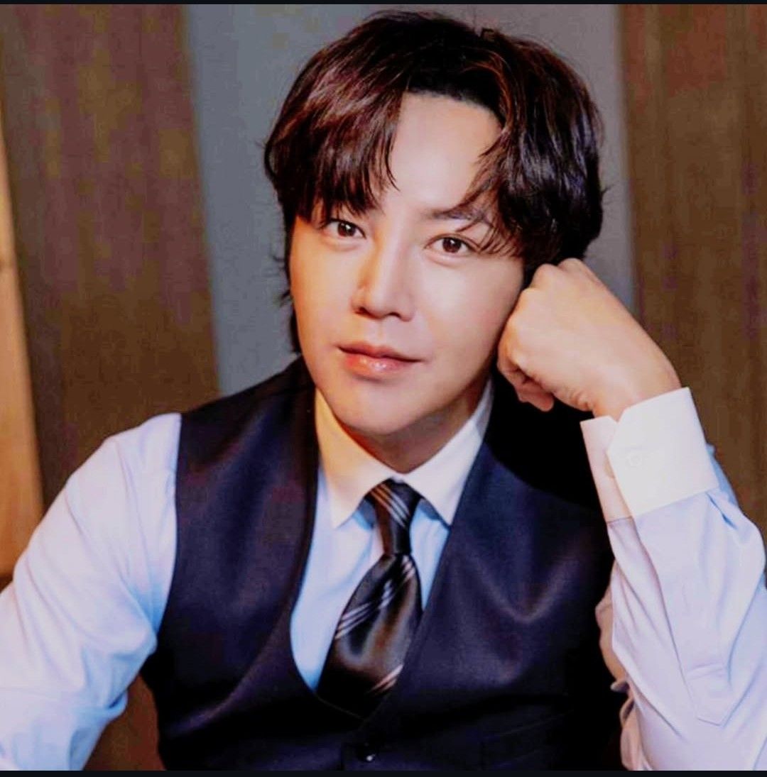 Recent activity shot of Jang Geunsuk