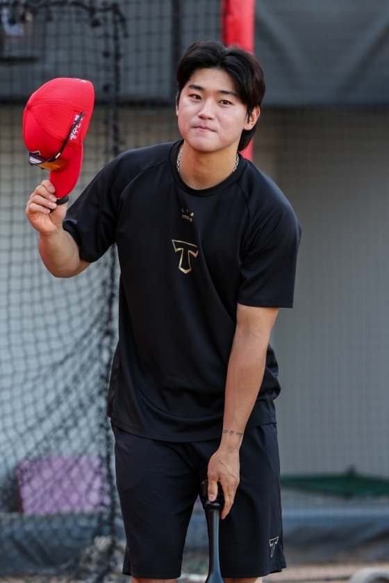 A moment captured by a fan of Kim Doyoung