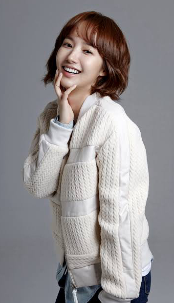 パク・ミニョンの最近の活動ショット