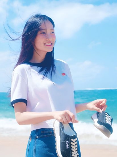 Behind-the-scenes cut of Kim Hyeyoon