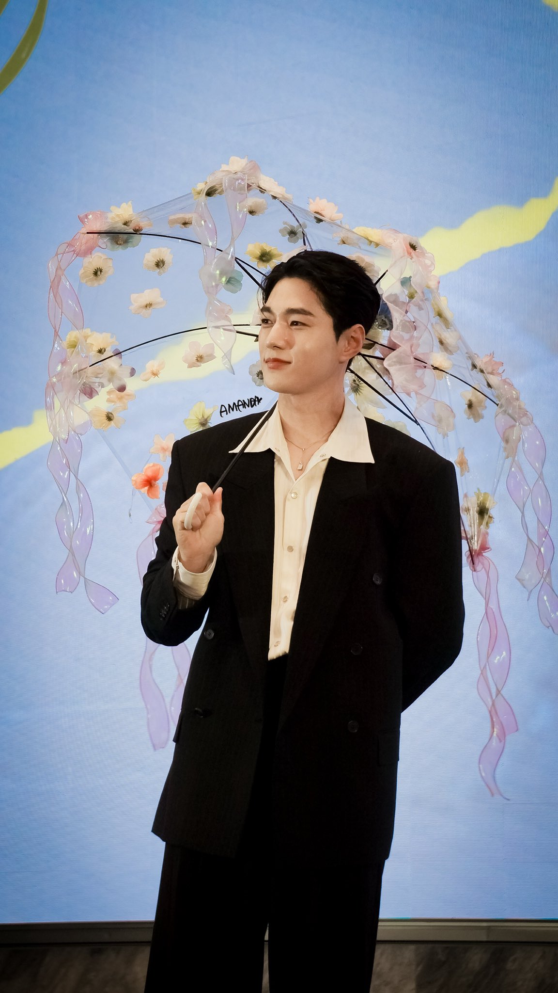 Representative background image loved by Kim Myungsoo (L) fandom