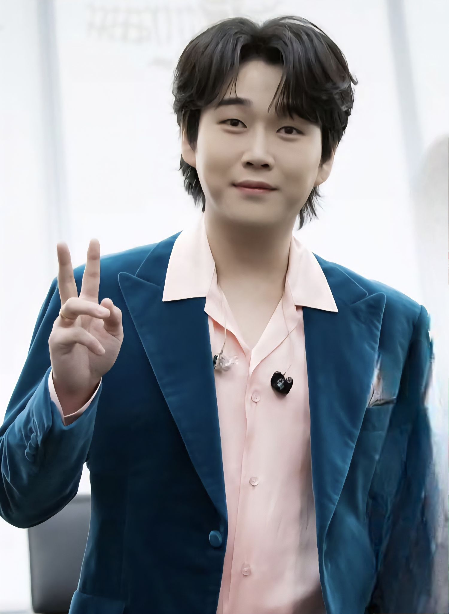 Behind-the-scenes cut of Hwang Youngwoong