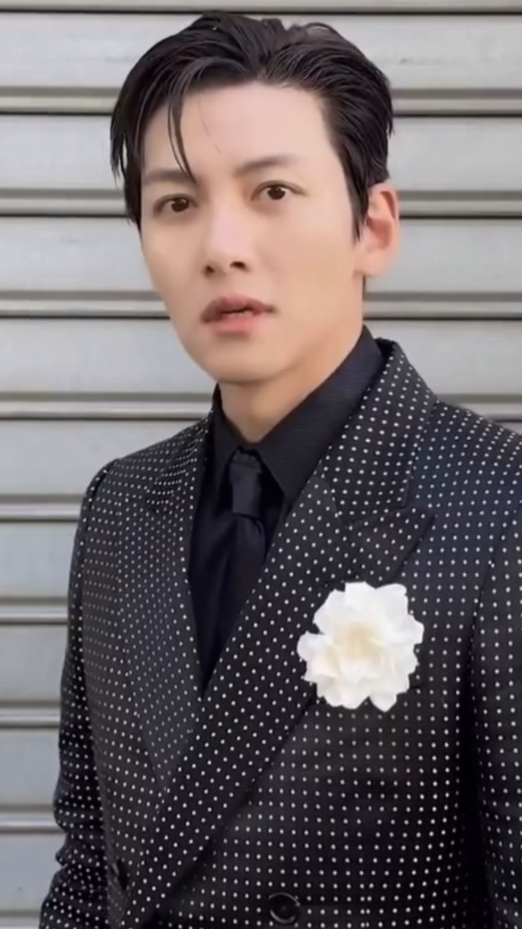 Emotional wallpaper shared by fans for Ji Changwook