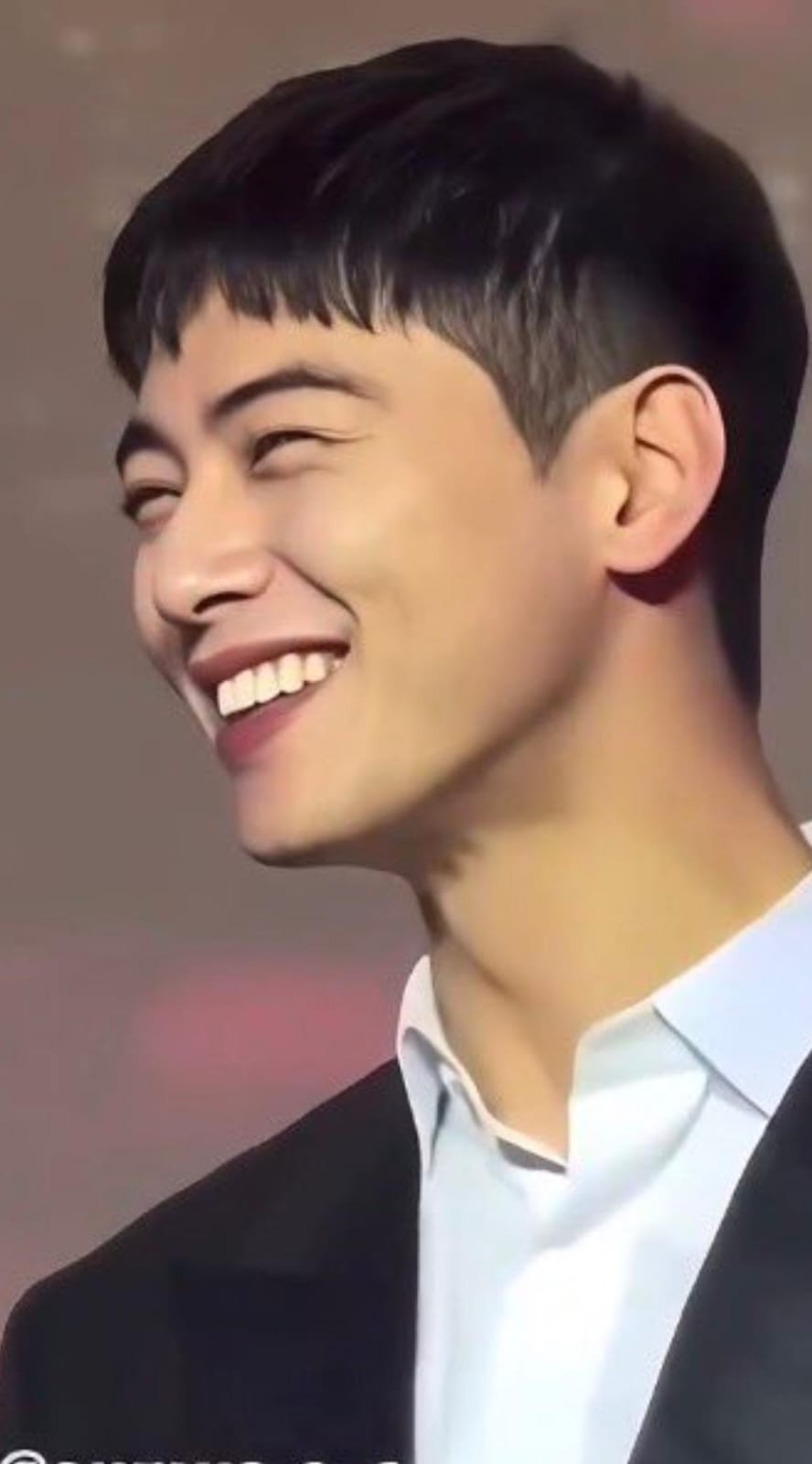 Behind-the-scenes cut of Cha Eunwoo