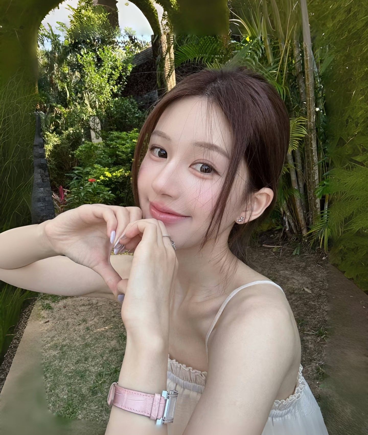 Behind-the-scenes cut of Zhao Lusi