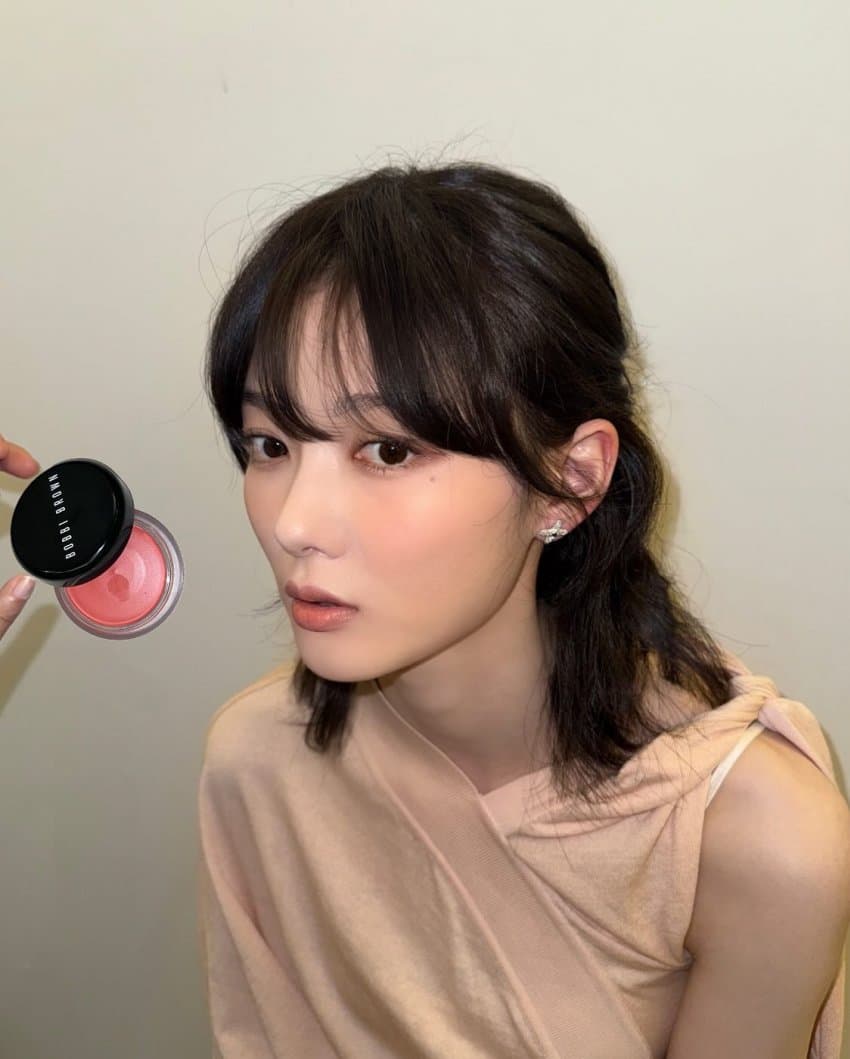 Behind-the-scenes cut of Kim Youjung