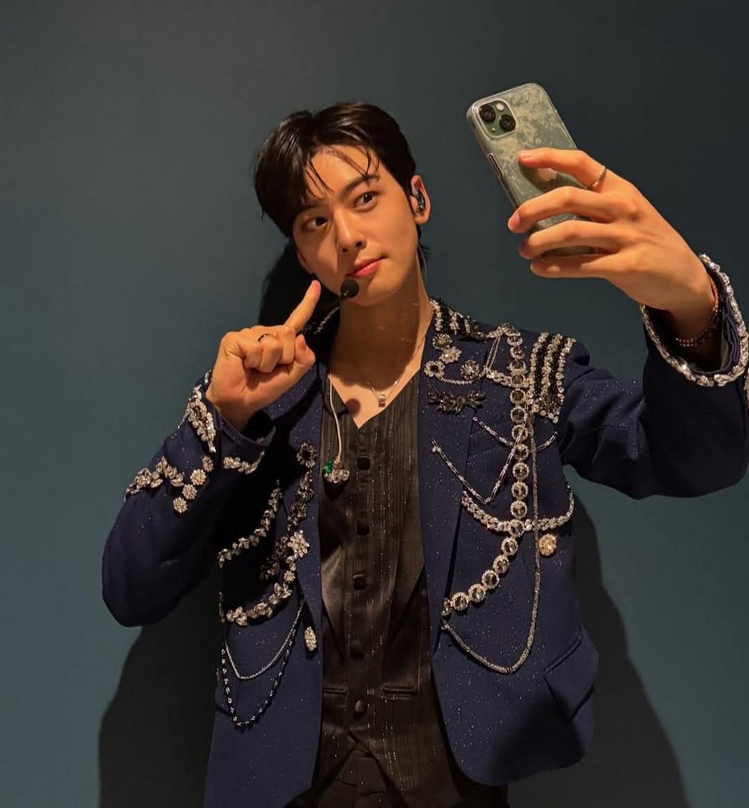 Recent activity shot of Cha Eunwoo