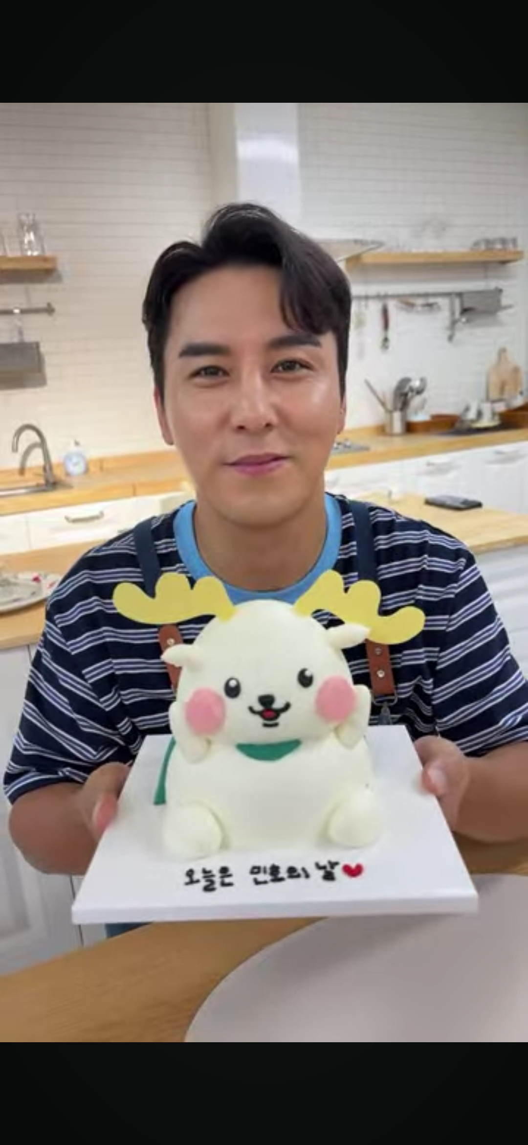 Emotional wallpaper shared by fans for Jang Minho