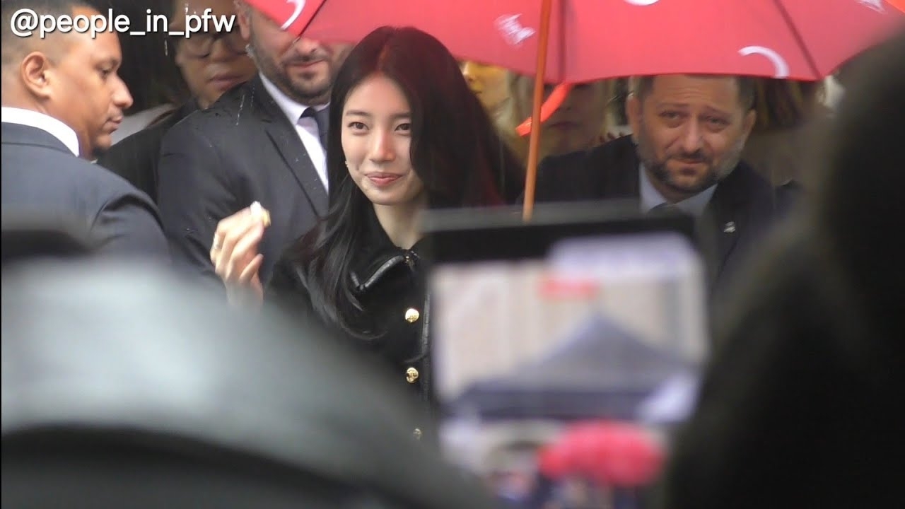 A moment captured by a fan of Bae Suzy