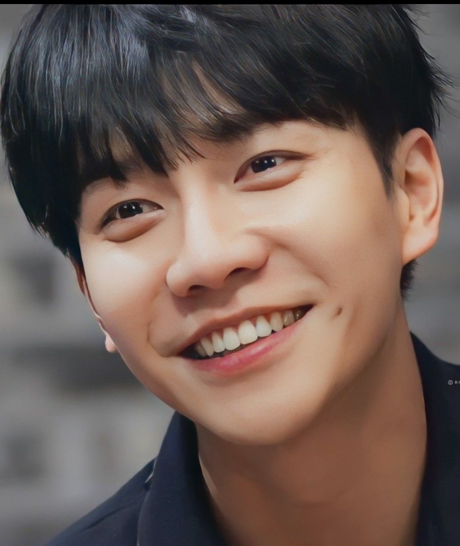 Latest photo of Lee Seunggi