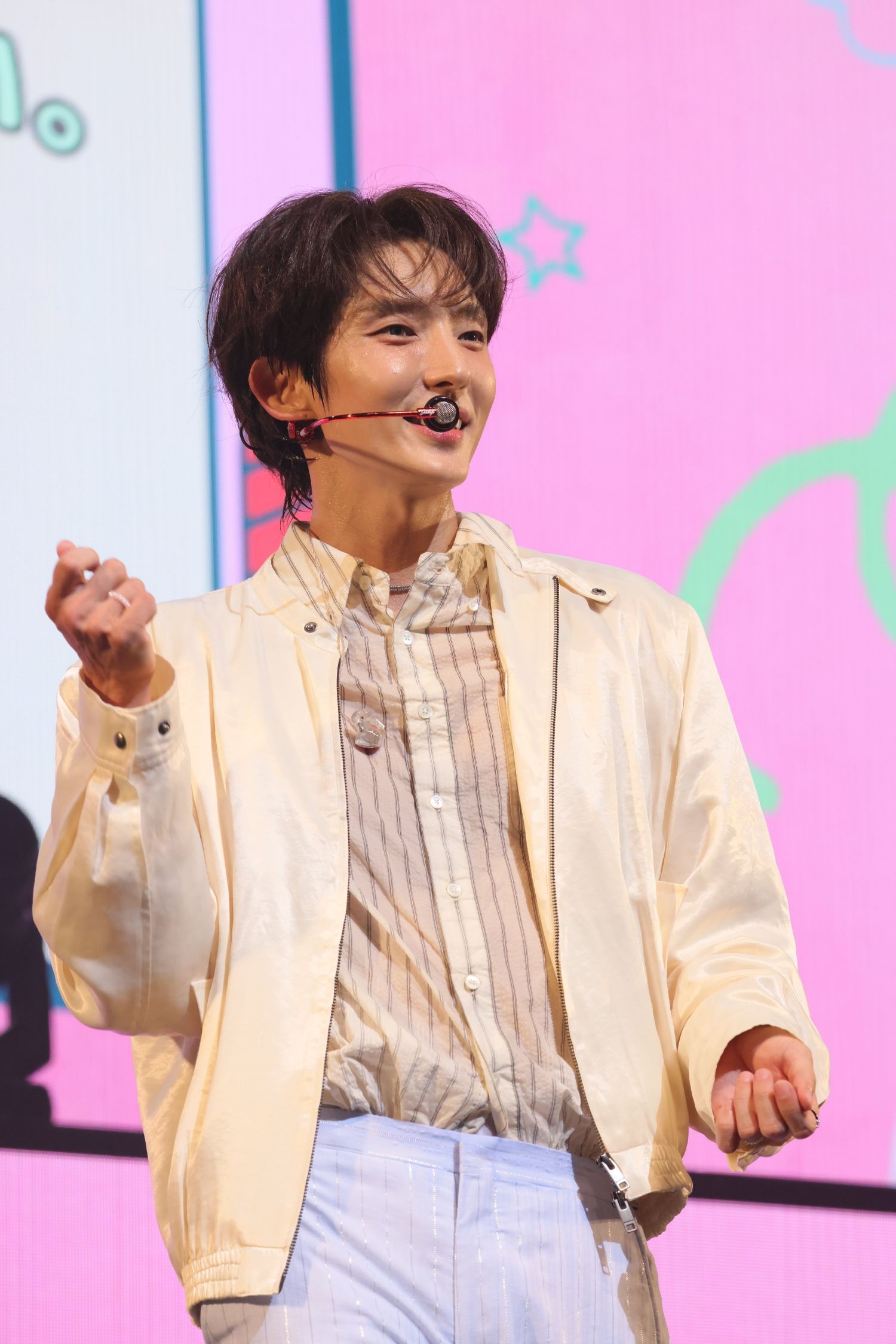 A moment captured by a fan of Lee Joongi