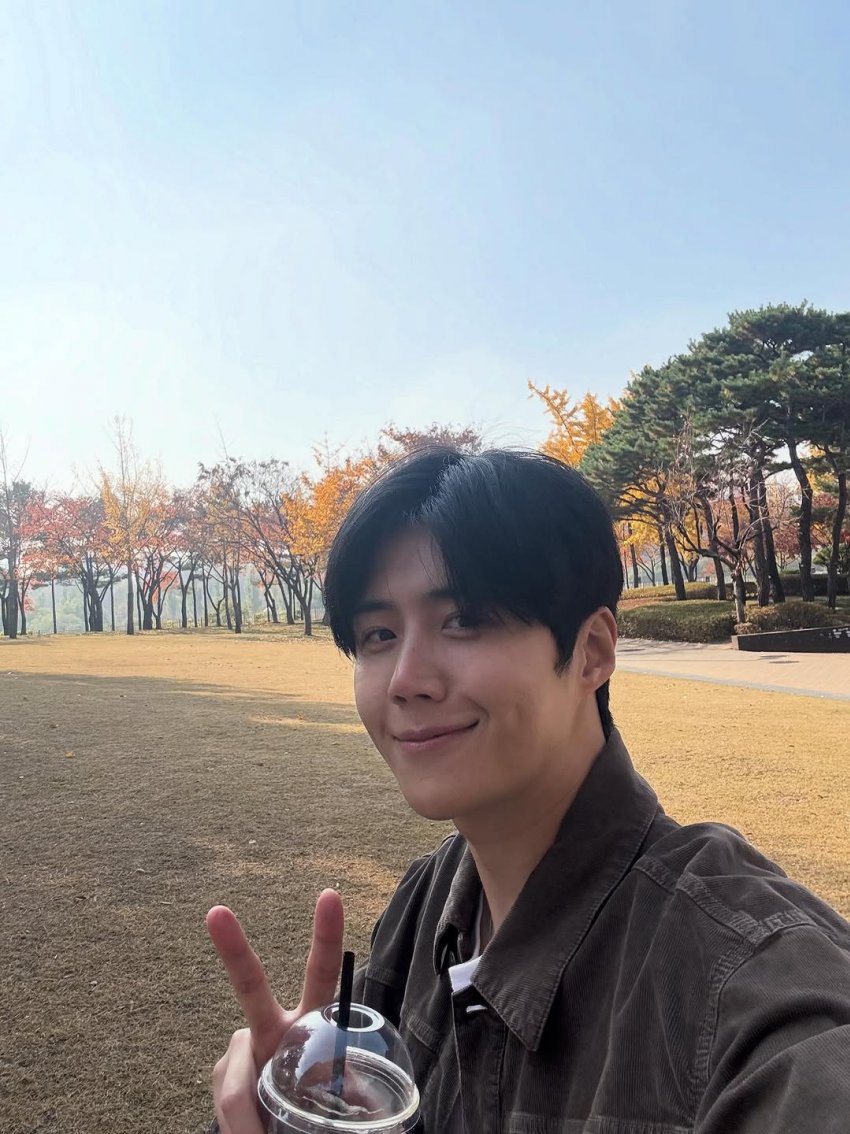 A moment captured by a fan of Kim Seonho