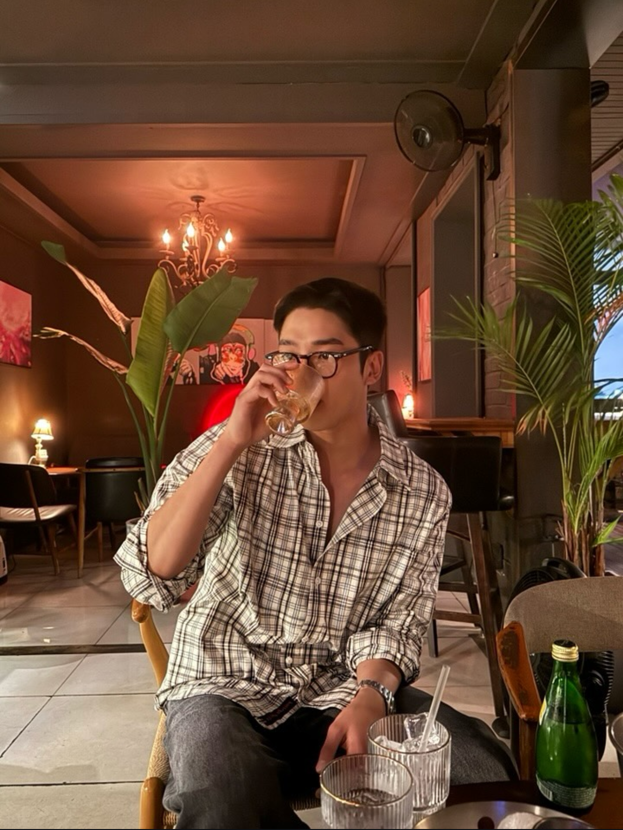 Behind-the-scenes cut of Rowoon