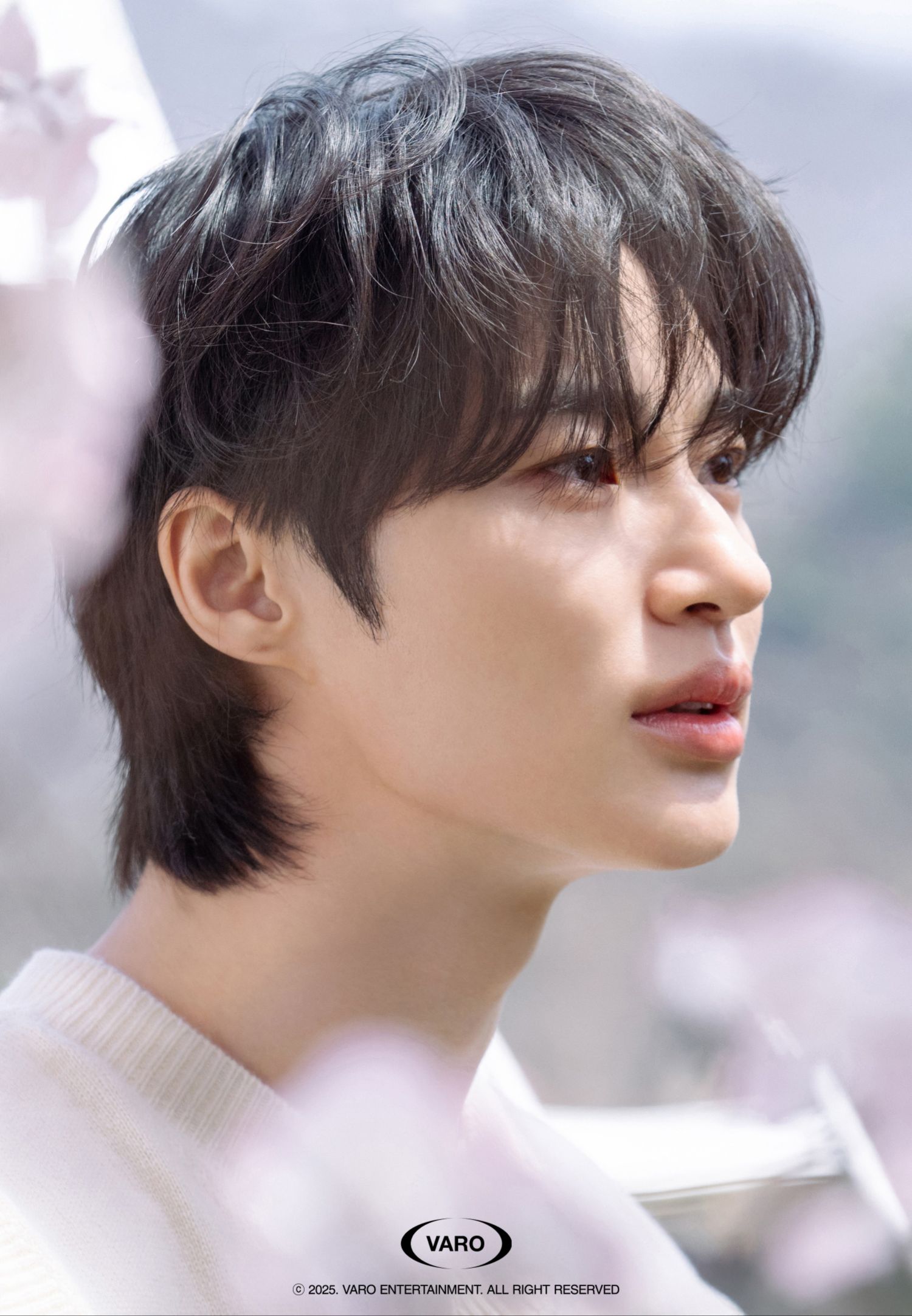 Behind-the-scenes cut of Byeon Wooseok