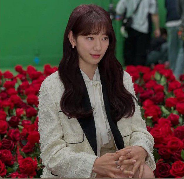 Behind-the-scenes cut of Park Shinhye