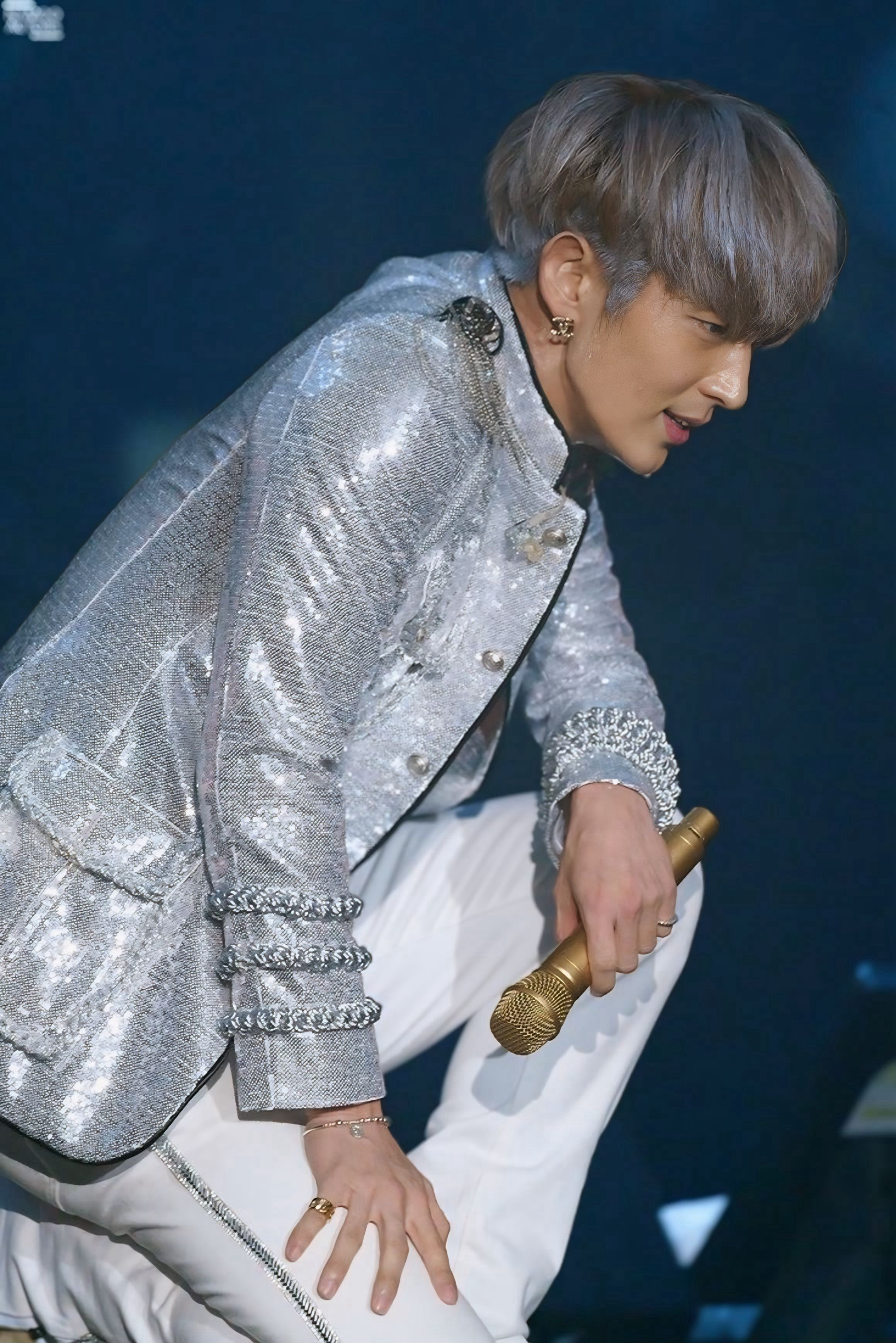 A moment captured by a fan of Lee Joongi