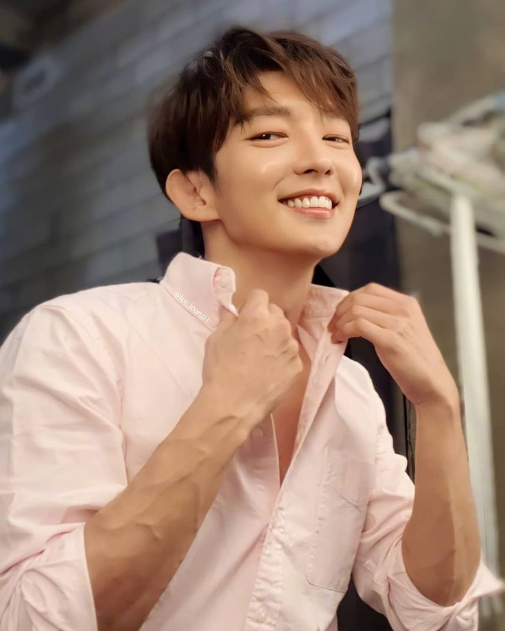 Behind-the-scenes cut of Lee Joongi