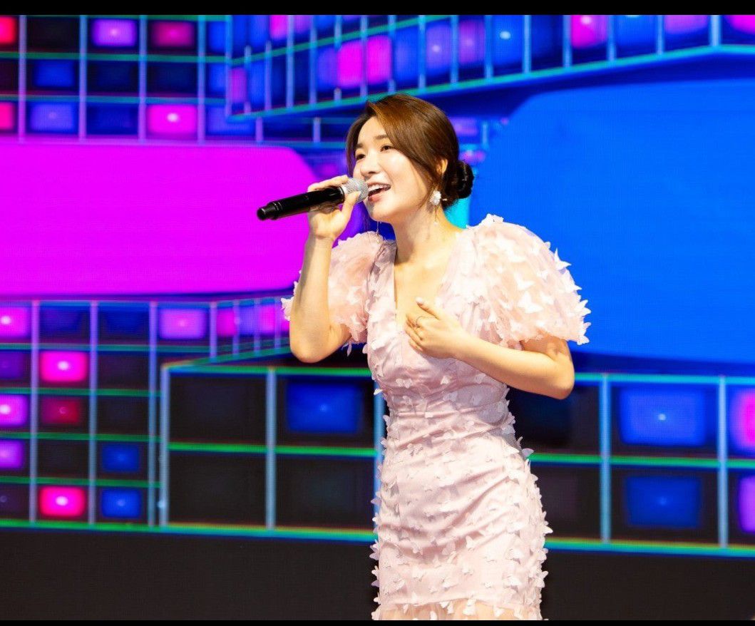 A moment captured by a fan of Ryu Wonjung