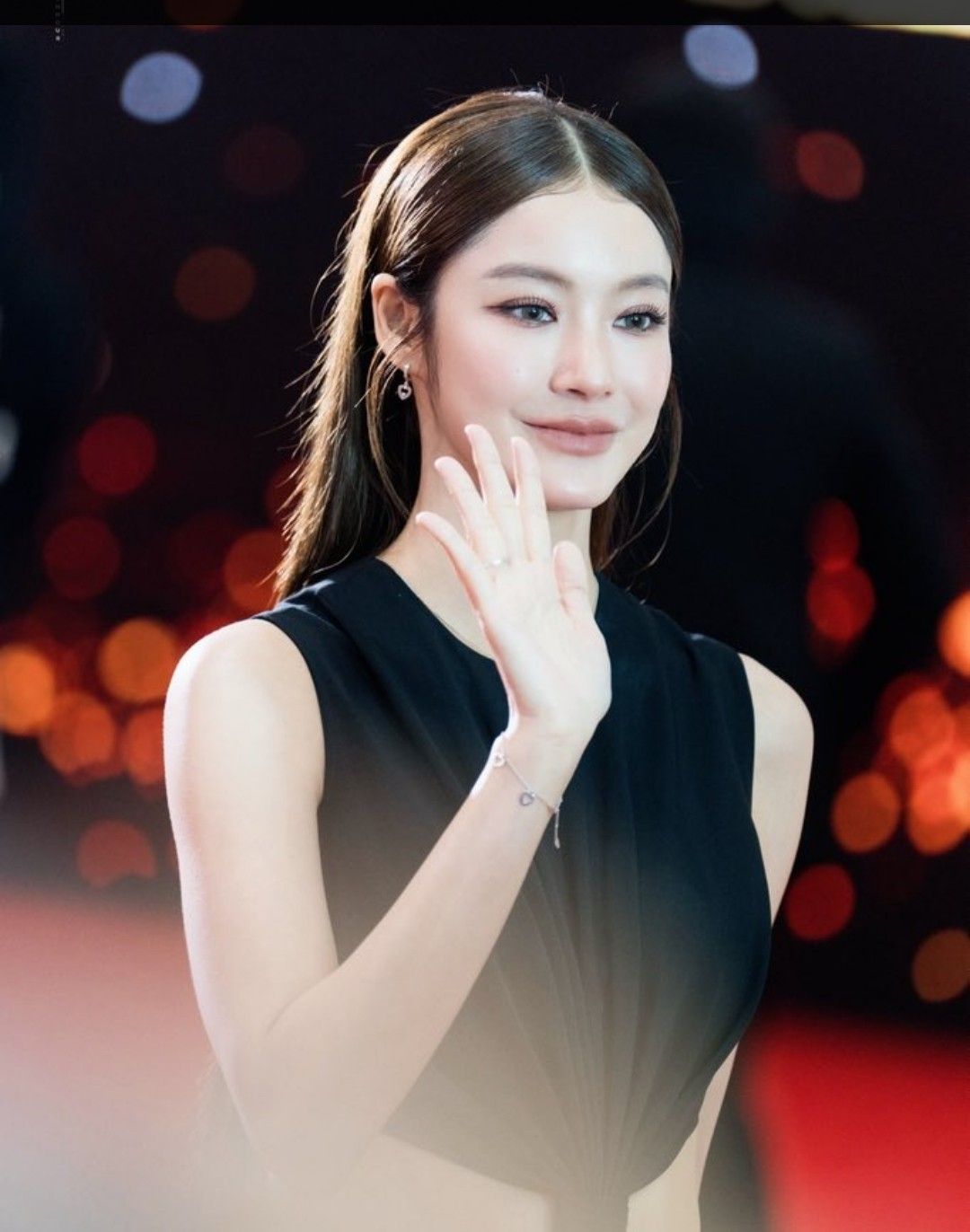 A moment captured by a fan of Namtan Tipnaree Weerawatnodom