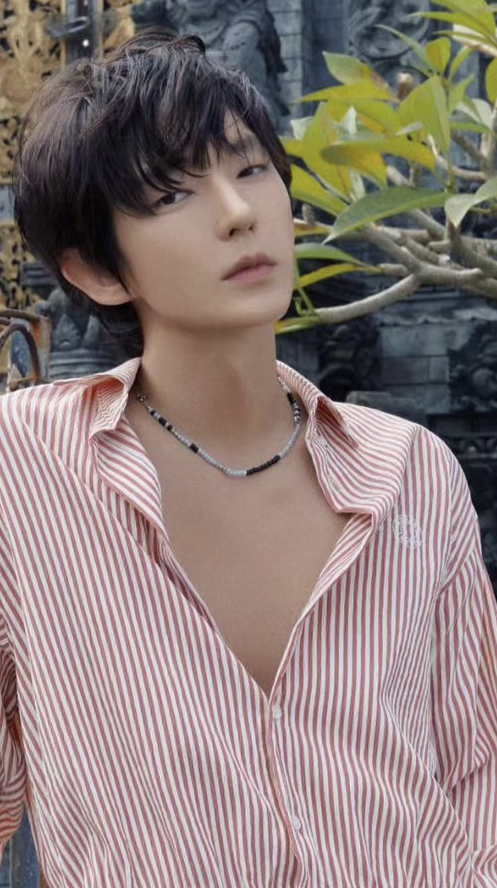 Behind-the-scenes cut of Lee Joongi