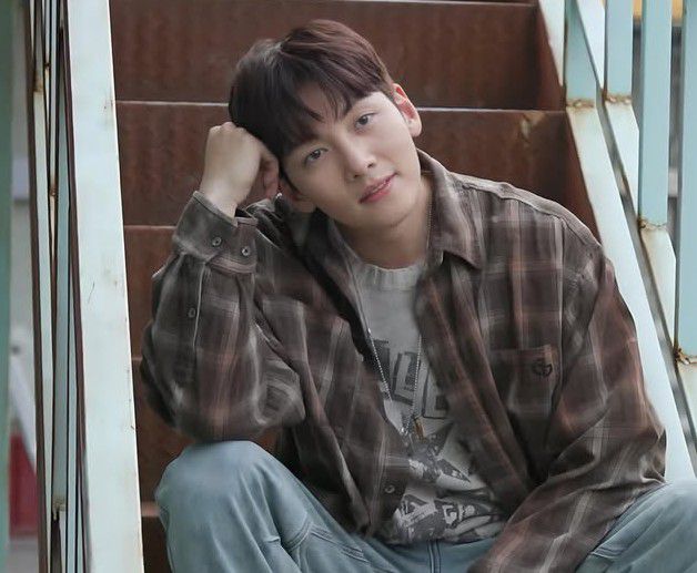 粉丝拍下的池昌旭瞬间