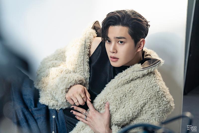 Behind-the-scenes cut of Song Kang