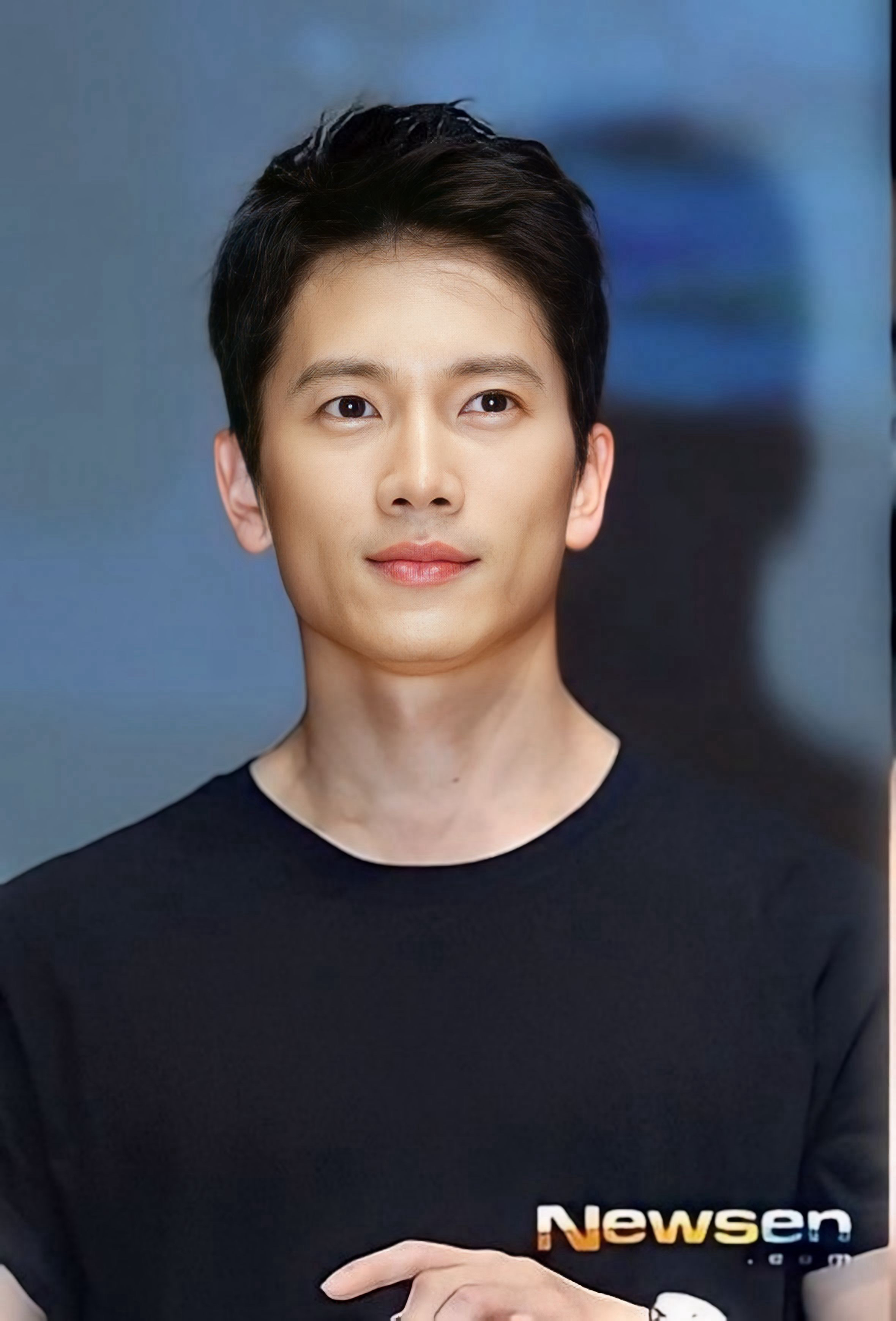 Behind-the-scenes cut of Ji Sung