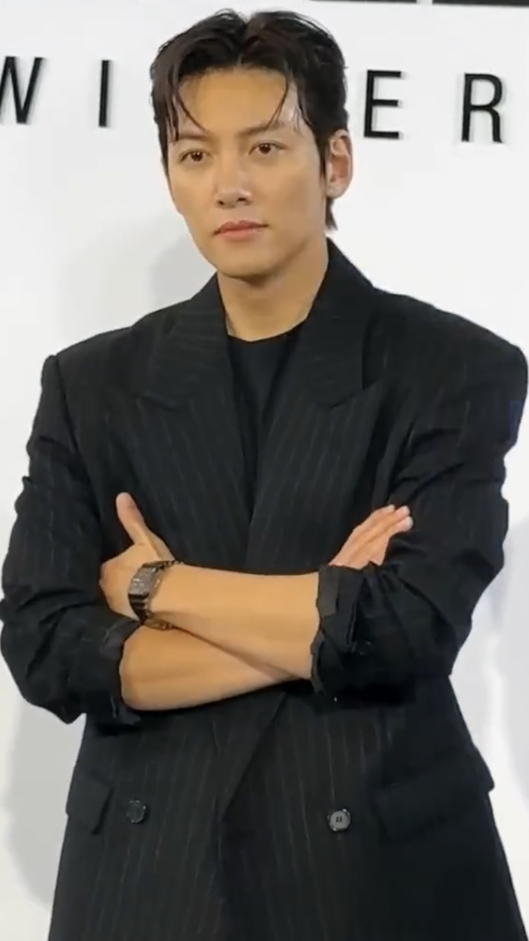 Behind-the-scenes cut of Ji Changwook