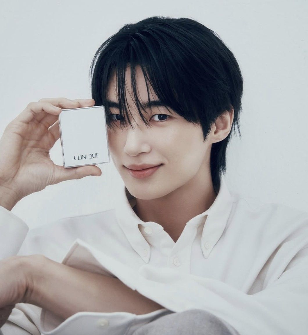 Behind-the-scenes cut of Byeon Wooseok