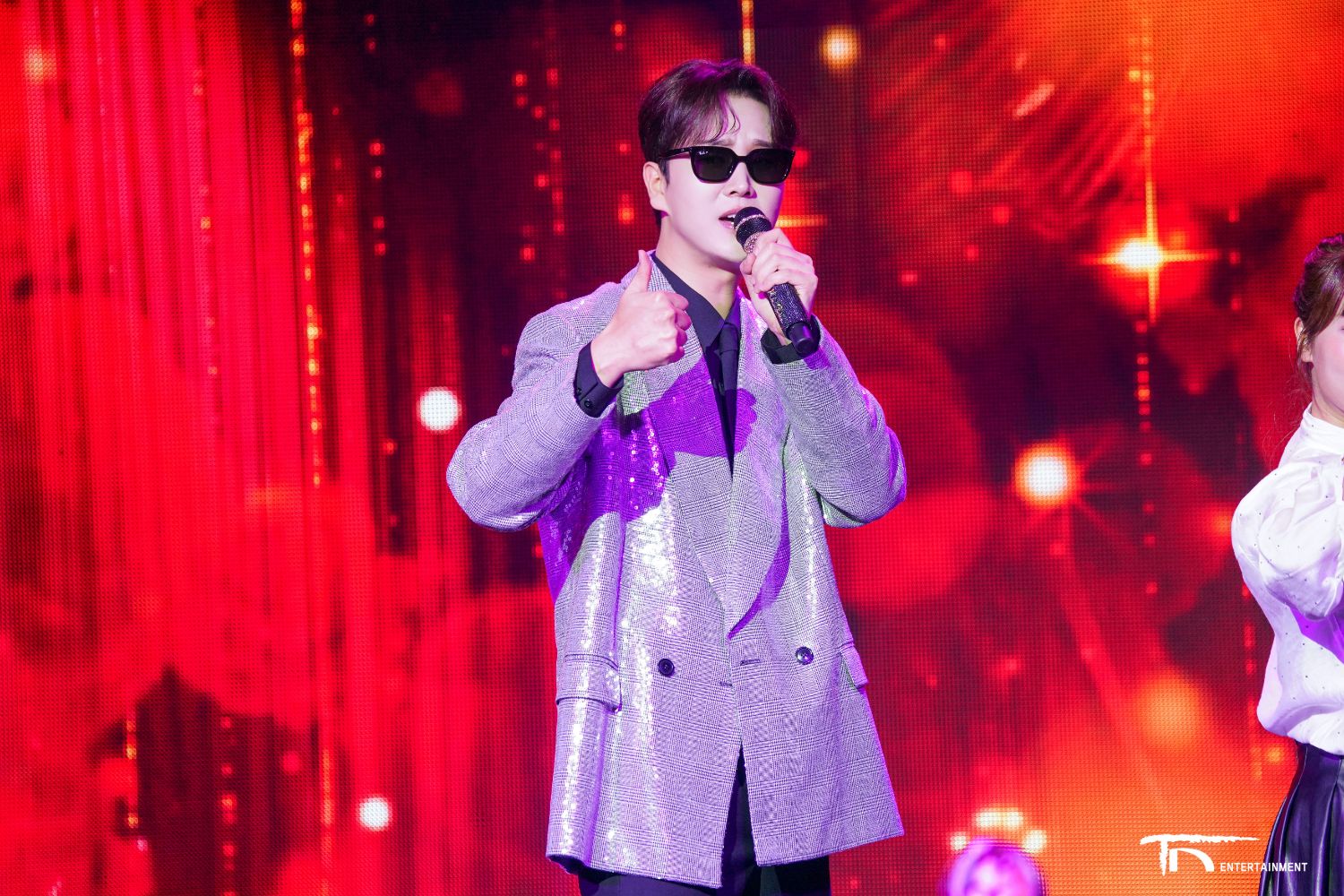 Behind-the-scenes cut of Song Minjun