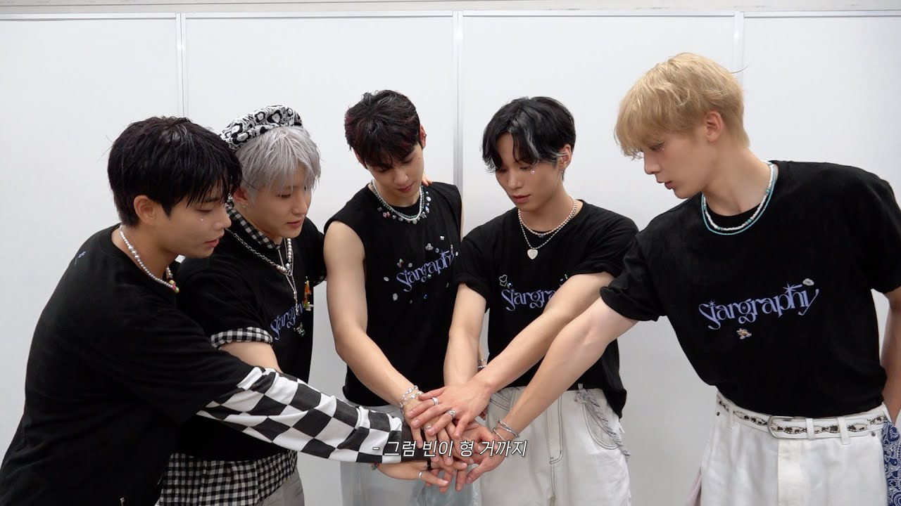 Behind-the-scenes cut of Cha Eunwoo