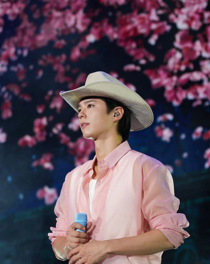Recent activity shot of Park Bogum