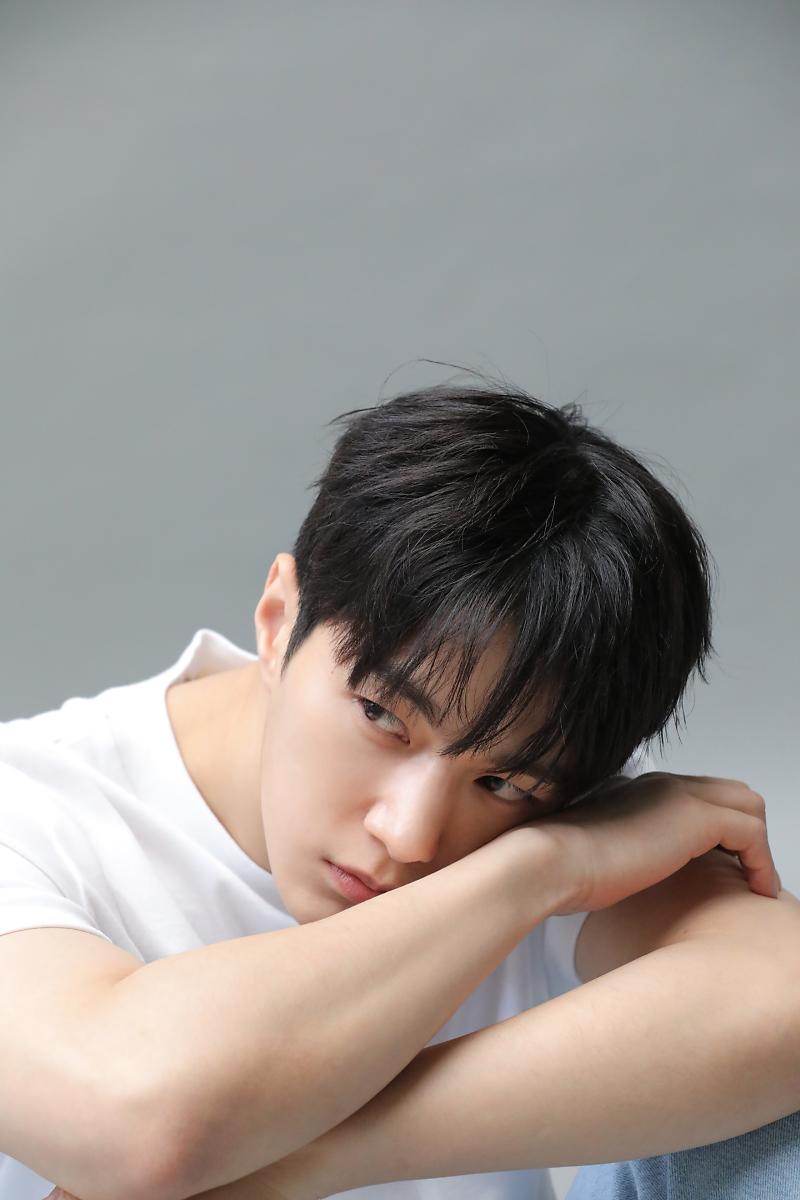 Recent activity shot of Kim Myungsoo (L)