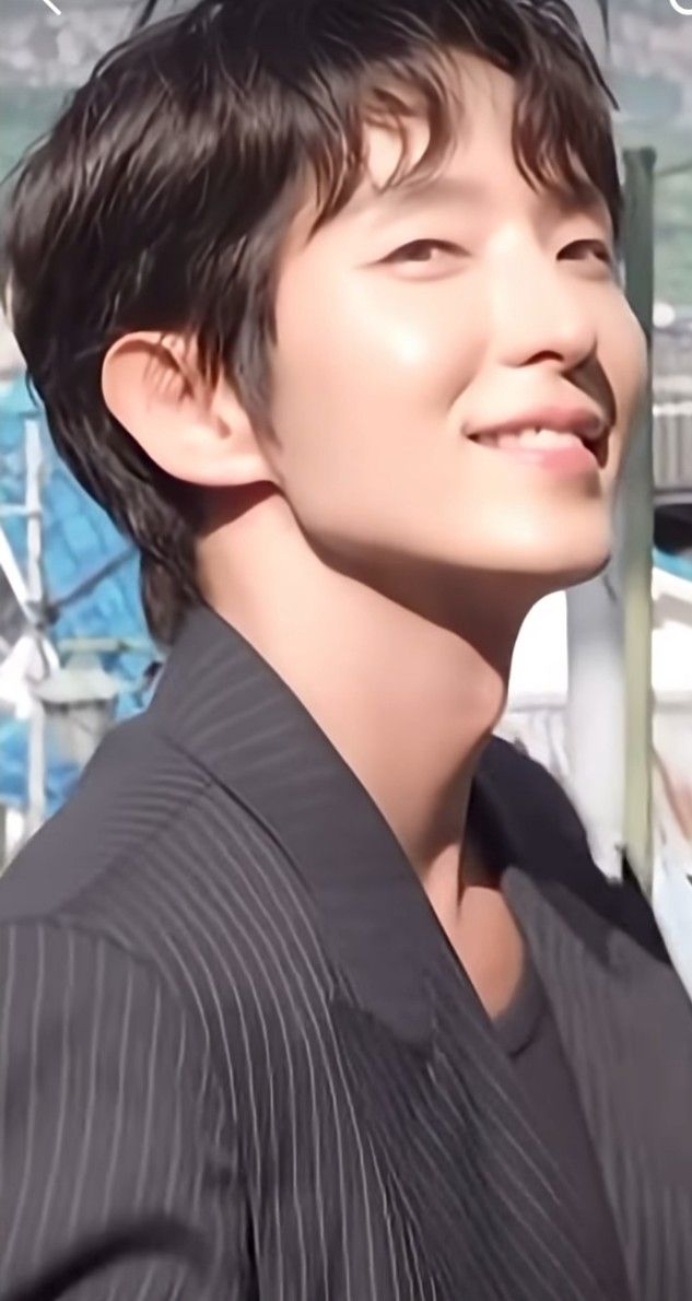 Behind-the-scenes cut of Lee Joongi