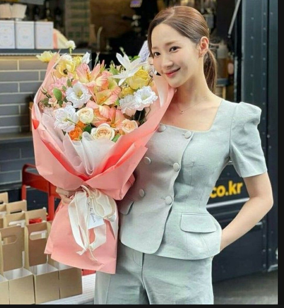 Behind-the-scenes cut of Park Minyoung