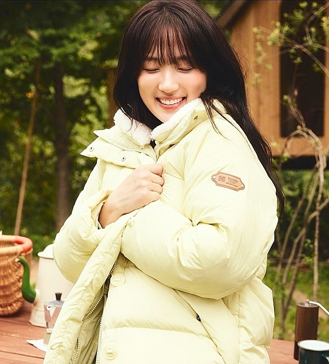 Behind-the-scenes cut of Kim Hyeyoon