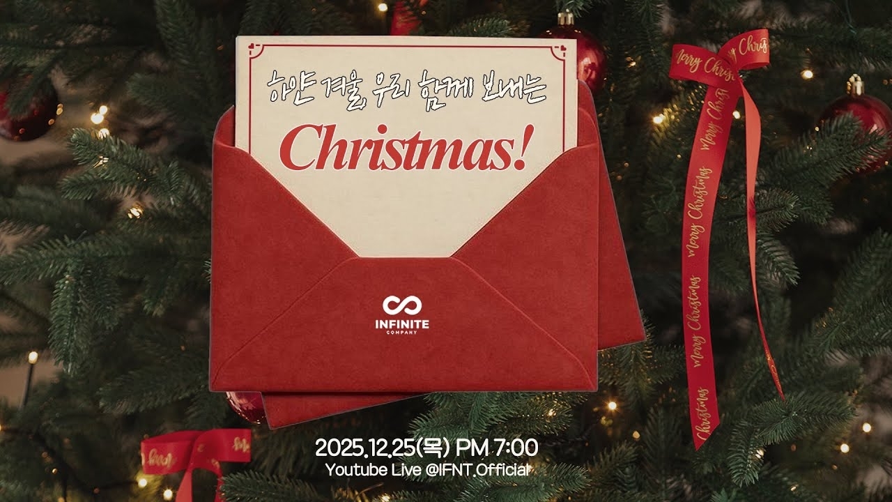 A moment captured by a fan of Kim Myungsoo (L)