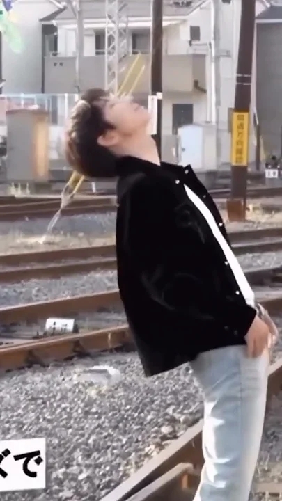 Behind-the-scenes cut of Lee Joongi