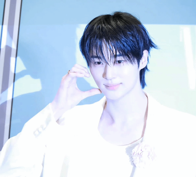 A moment captured by a fan of Byeon Wooseok