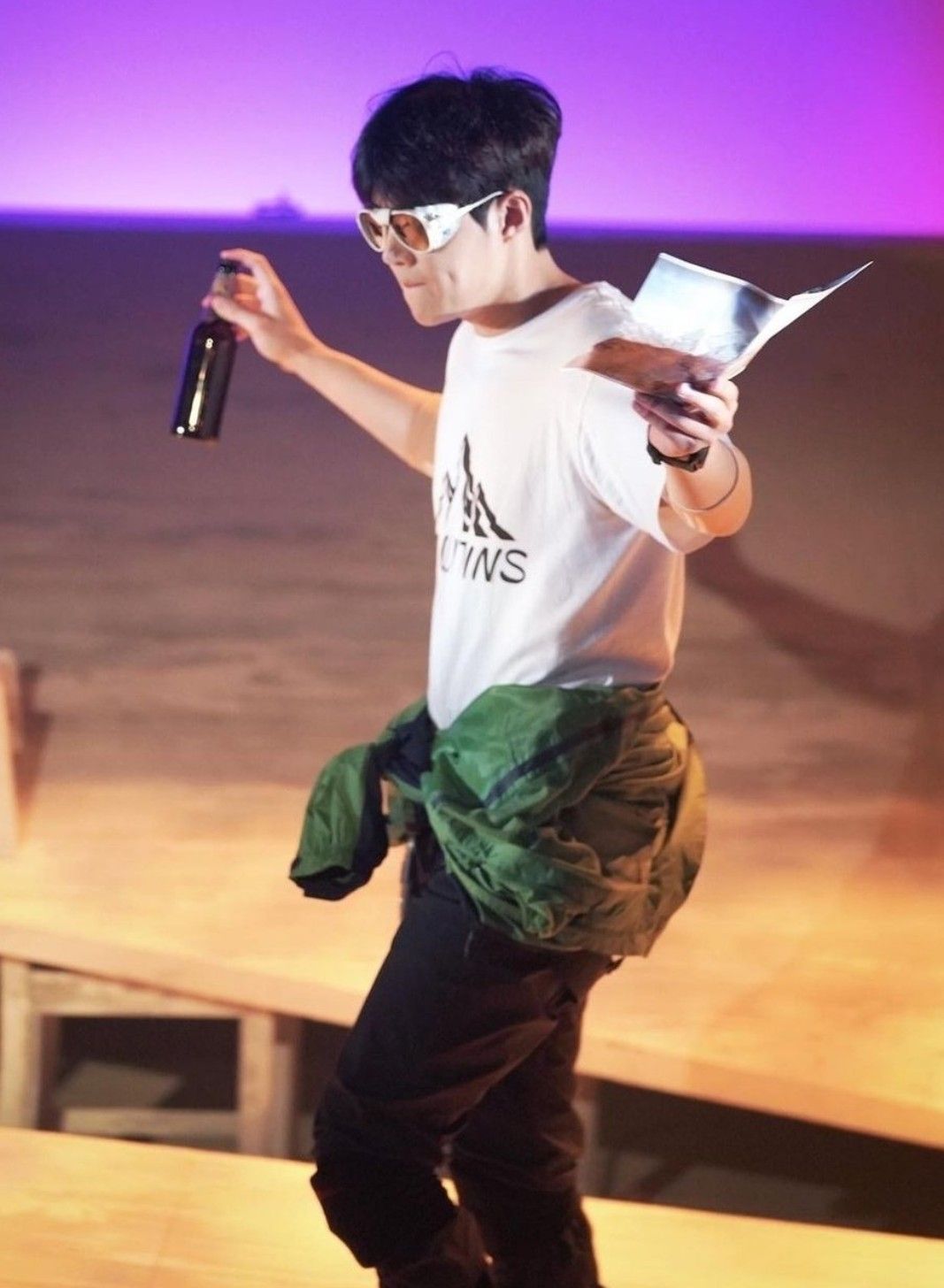 Behind-the-scenes cut of Kim Seonho