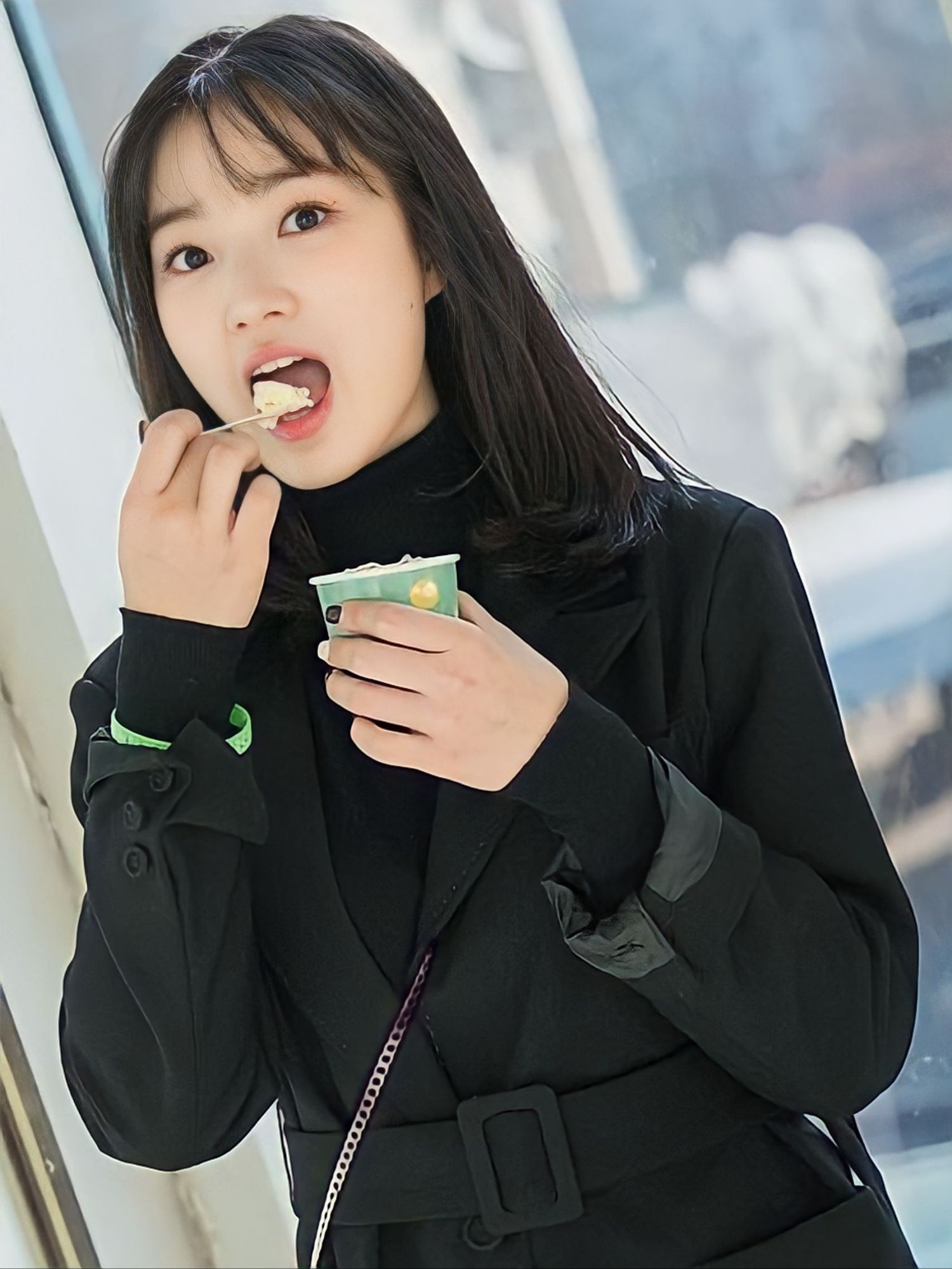 Behind-the-scenes cut of Kim Hyeyoon