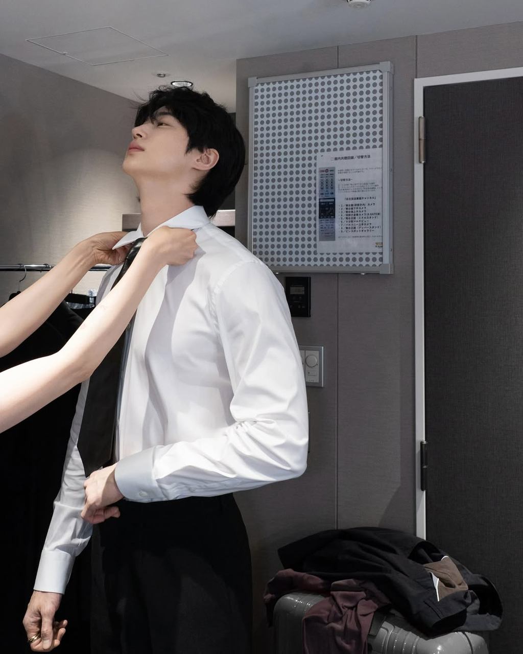 Behind-the-scenes cut of Byeon Wooseok