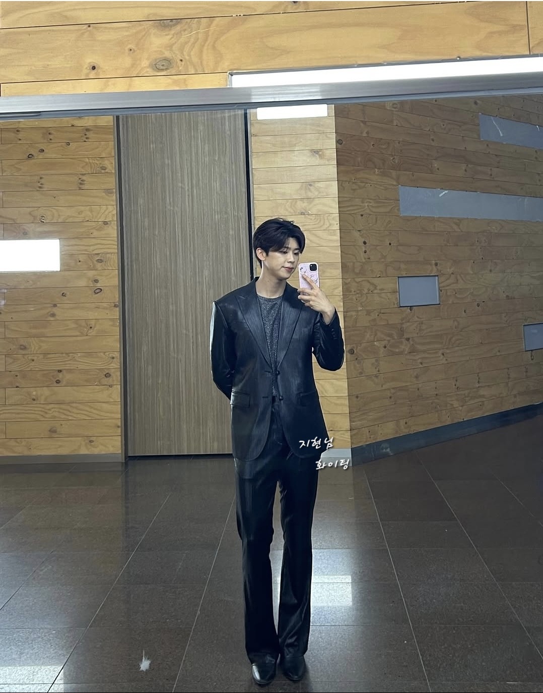Behind-the-scenes cut of Park Jihyeon