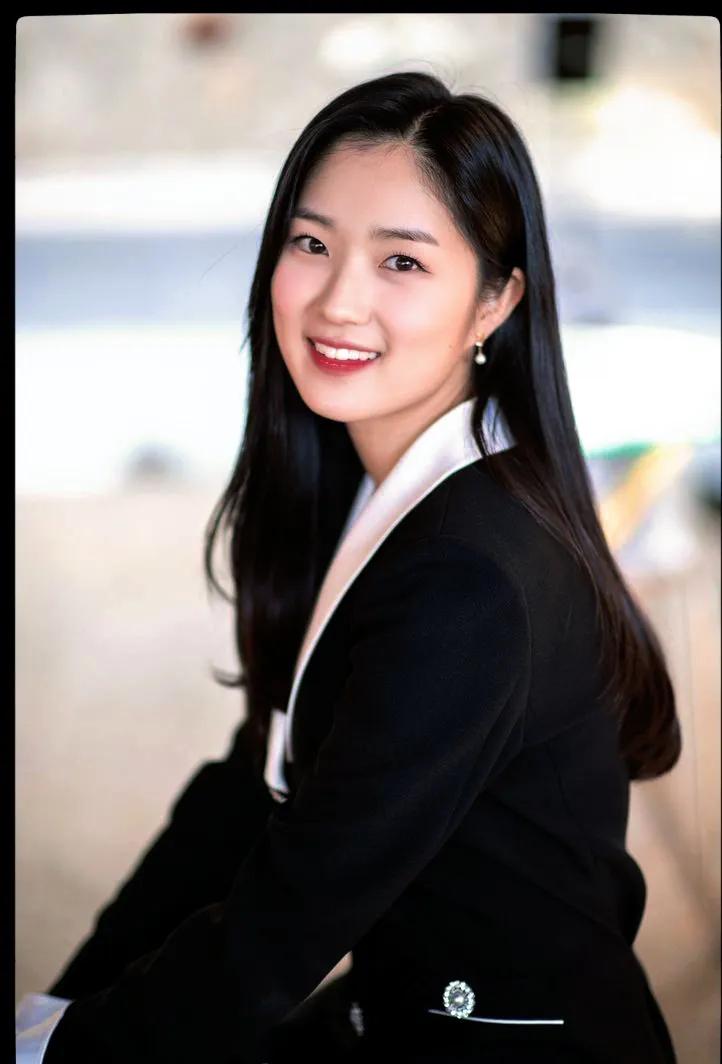 Recent activity shot of Kim Hyeyoon