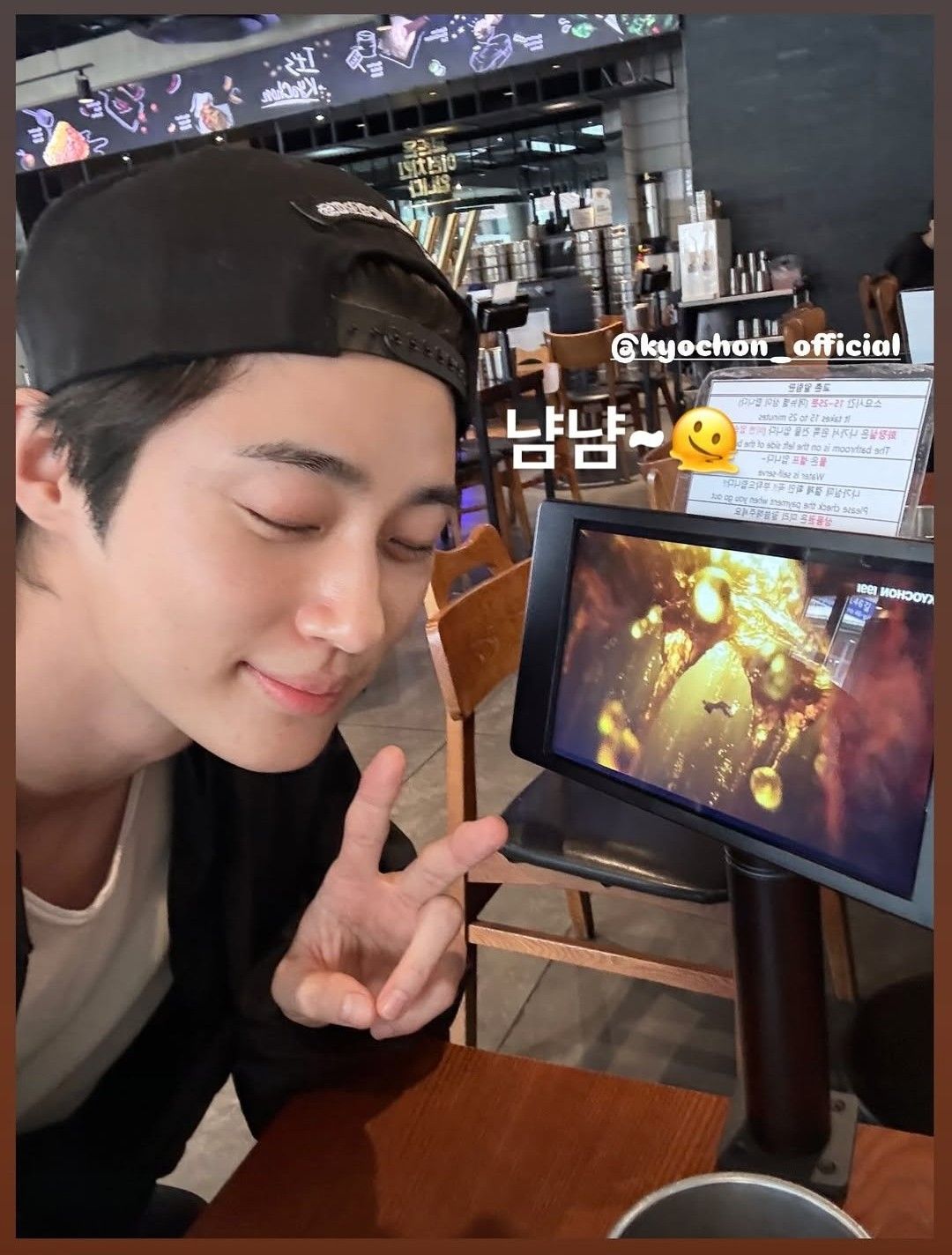 Behind-the-scenes cut of Byeon Wooseok