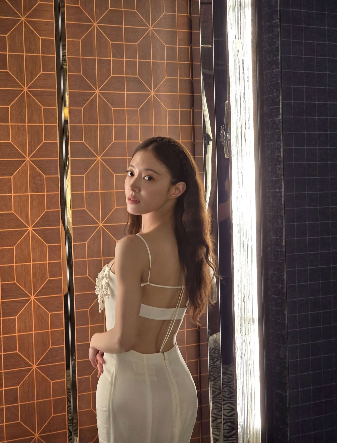Behind-the-scenes cut of Lee Seyoung