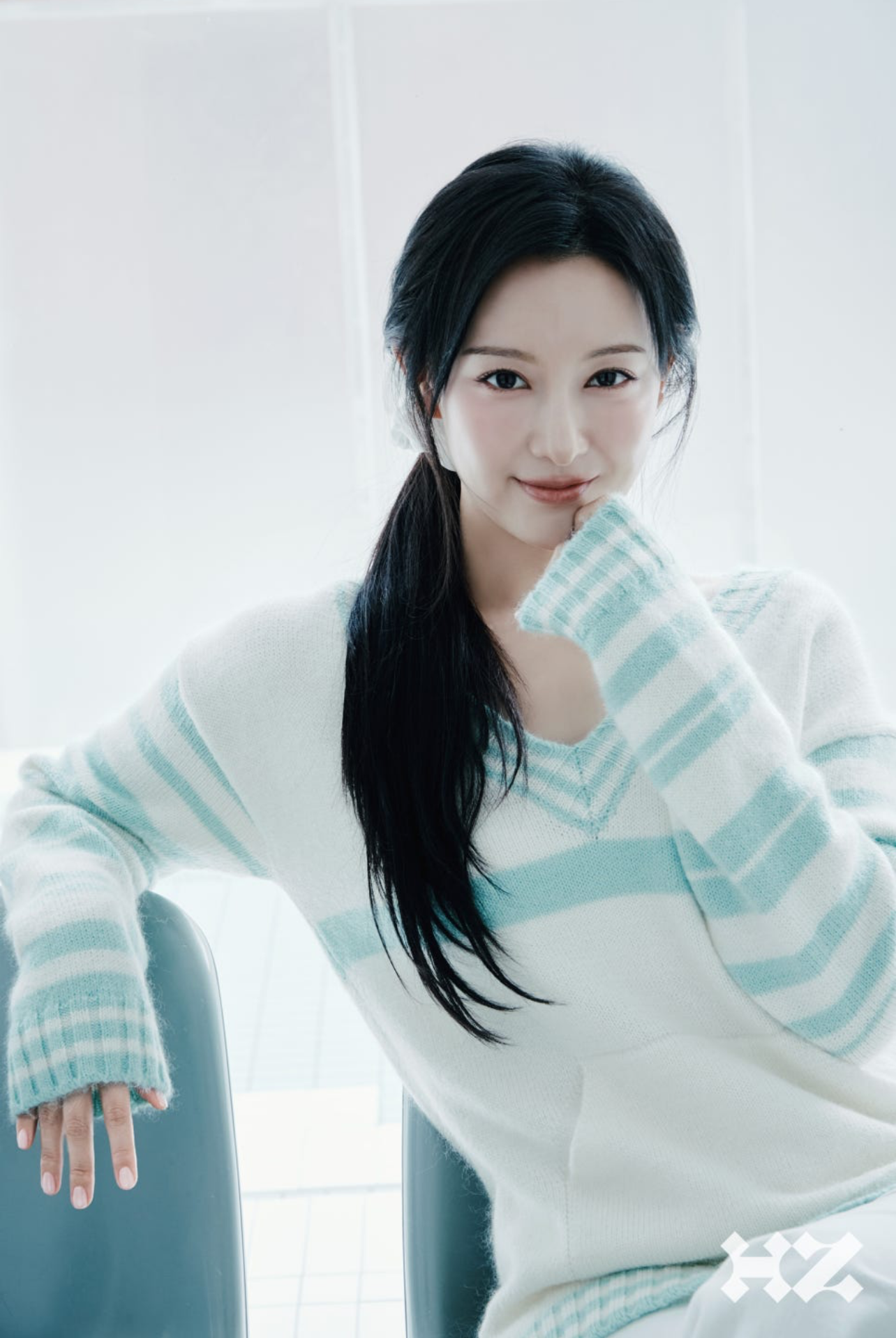 Behind-the-scenes cut of Kim Jiwon