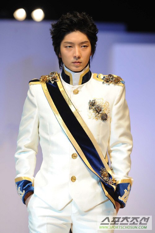 Latest photo of Lee Joongi
