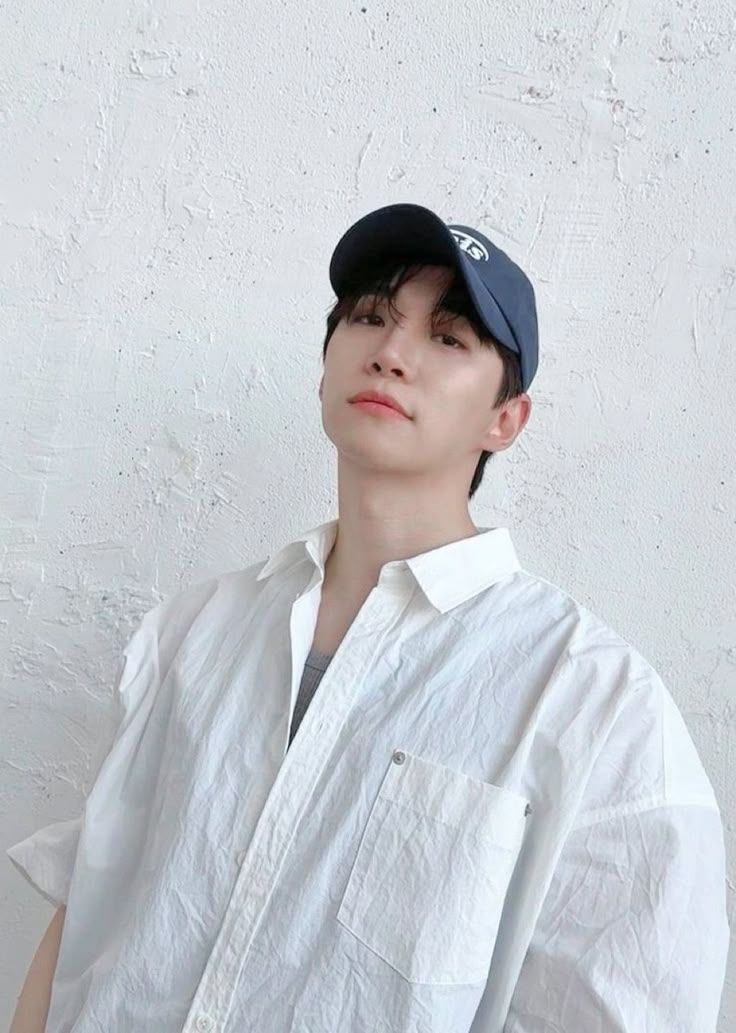 Behind-the-scenes cut of Lee Junho