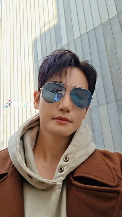 朴施厚的最新照片